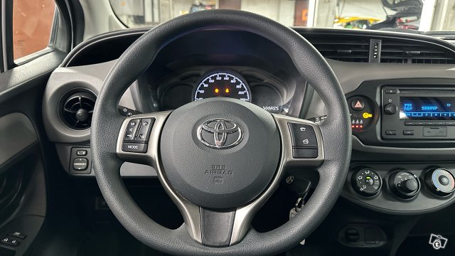 Toyota Yaris 12