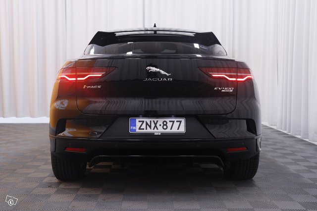 Jaguar I-PACE 7