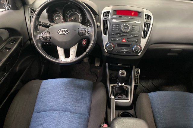 KIA Cee'd 8