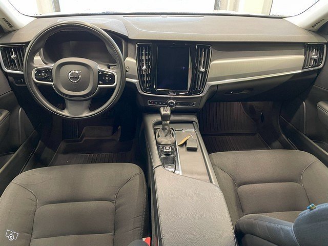 VOLVO V90 4