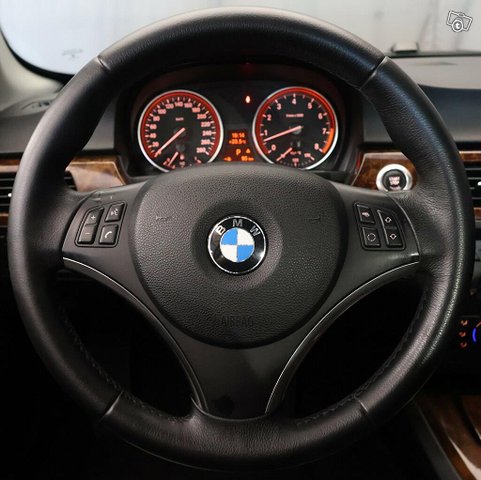 BMW 325 5