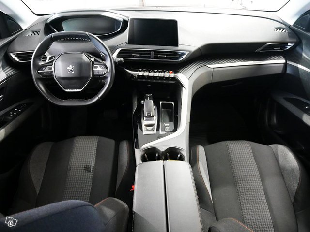 PEUGEOT 5008 10