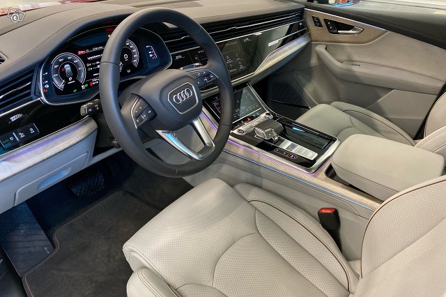 Audi Q7 6