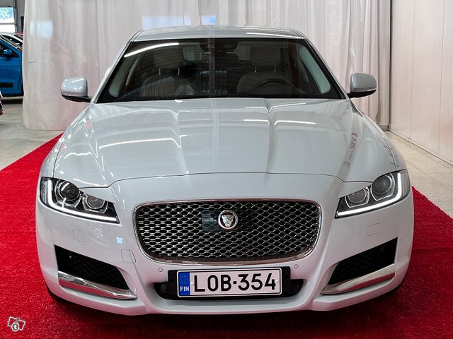 Jaguar XF 8