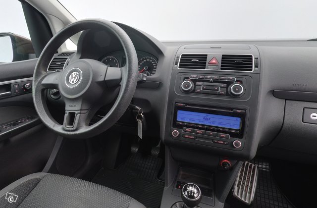 Volkswagen Touran 8