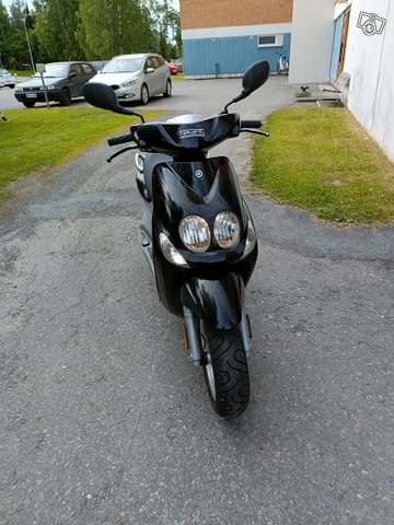 Yamaha Neos 4