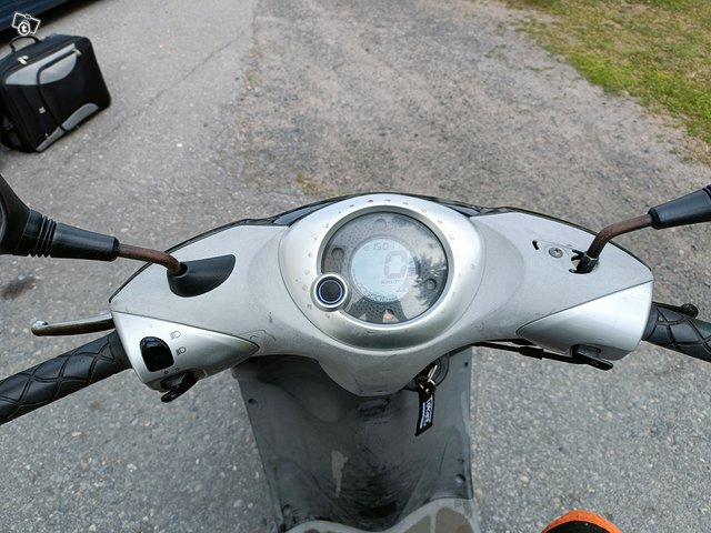 Yamaha Neos 5