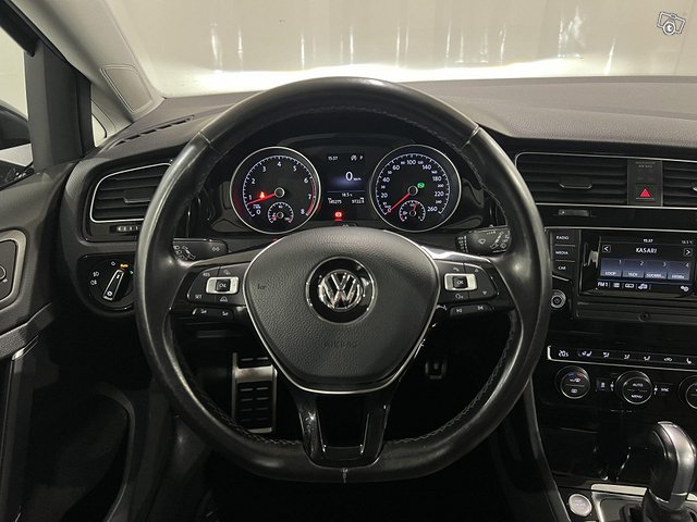 Volkswagen Golf 16