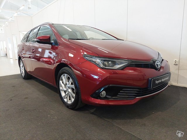 TOYOTA AURIS 5