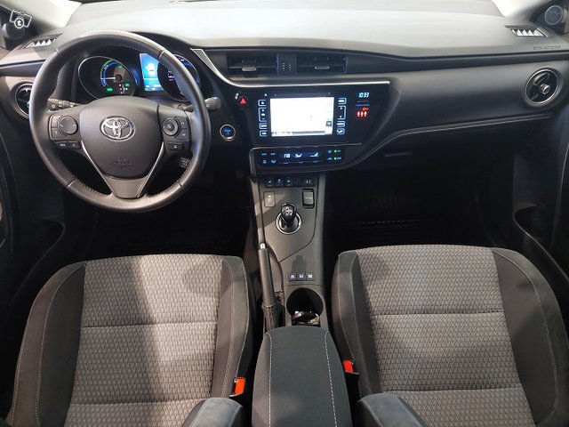 TOYOTA AURIS 10