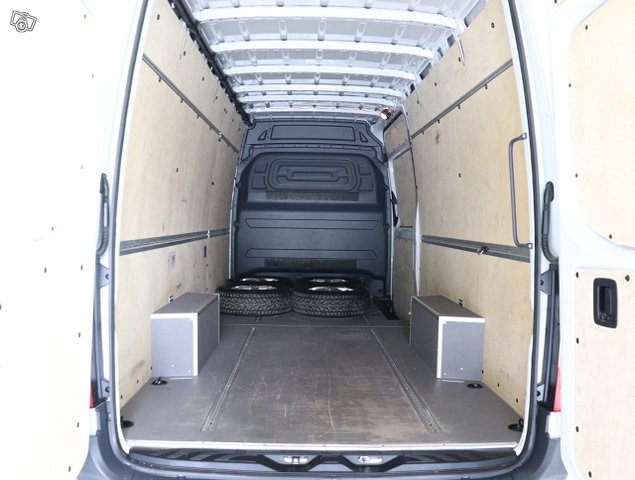 Mercedes-Benz Sprinter 11