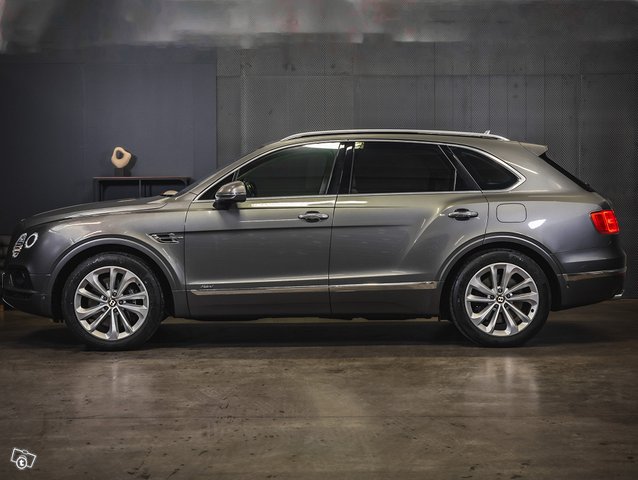 Bentley Bentayga 3