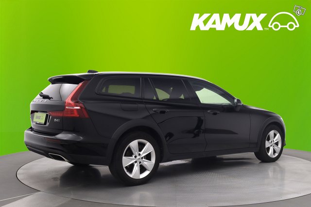 Volvo V60 Cross Country 2