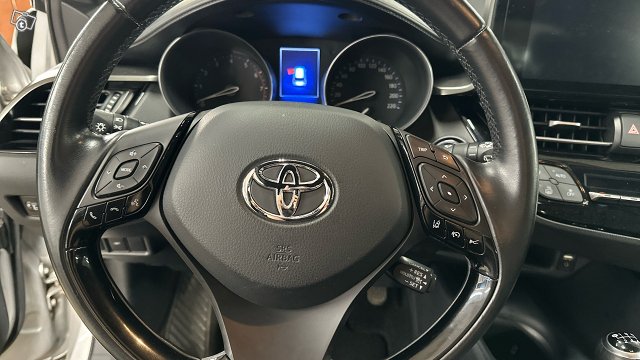 Toyota C-HR 12