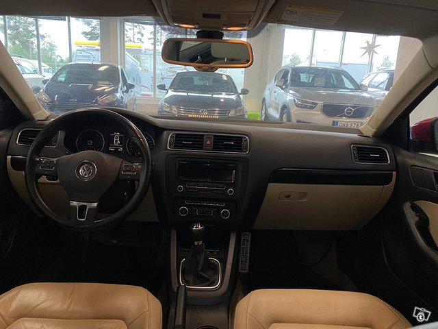 Volkswagen JETTA 11