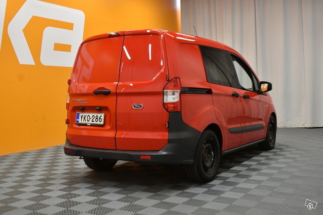 Ford Transit Courier 8