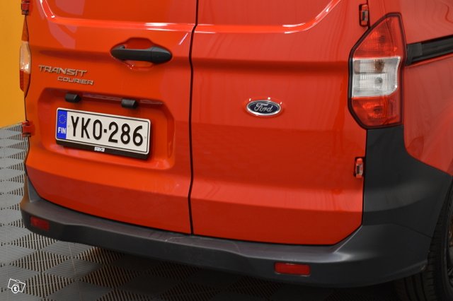 Ford Transit Courier 9