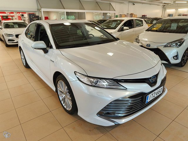 TOYOTA CAMRY 3