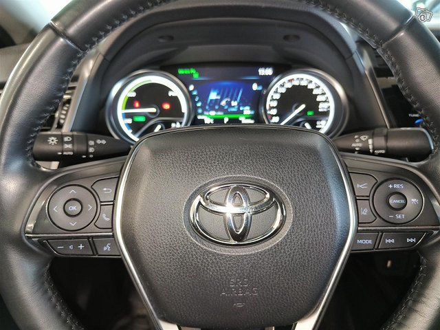 TOYOTA CAMRY 15