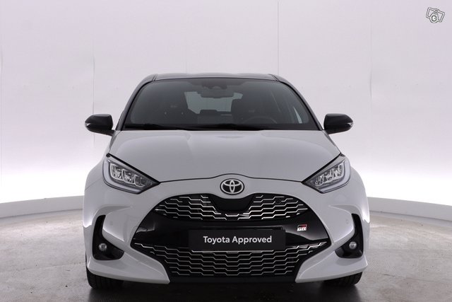 Toyota YARIS 2