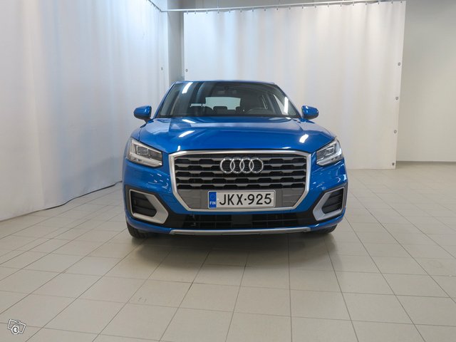 AUDI Q2 6