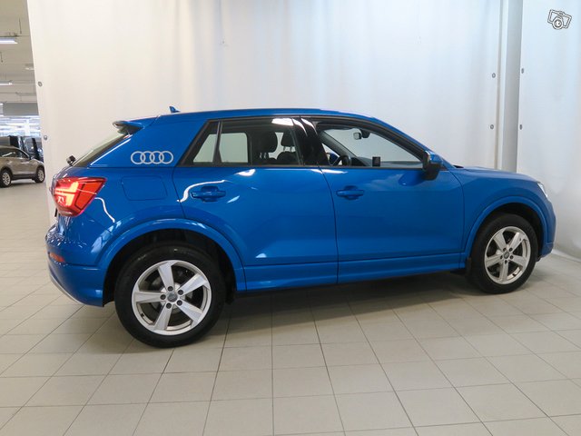 AUDI Q2 8