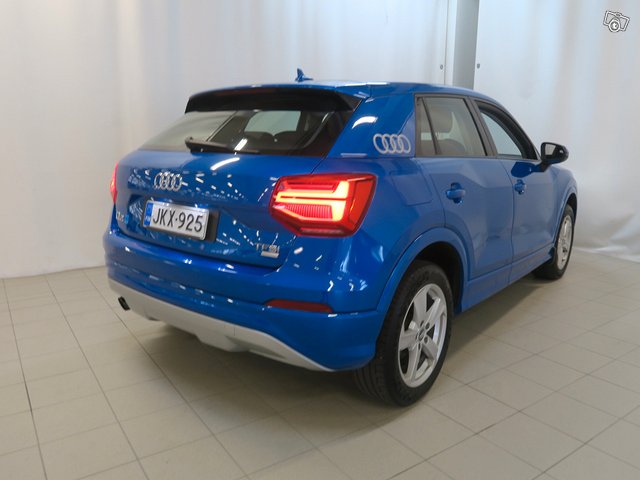 AUDI Q2 9