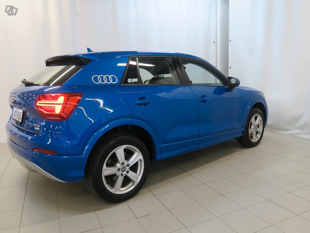 AUDI Q2 10