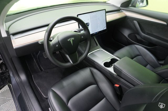 Tesla Model 3 9