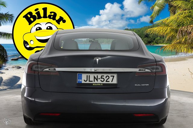 Tesla Model S 4