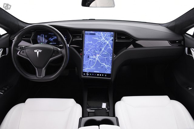 Tesla Model S 21