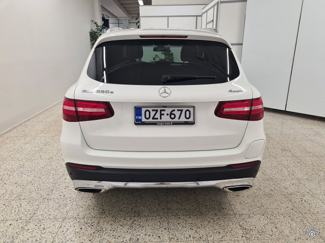 MERCEDES-BENZ GLC 4