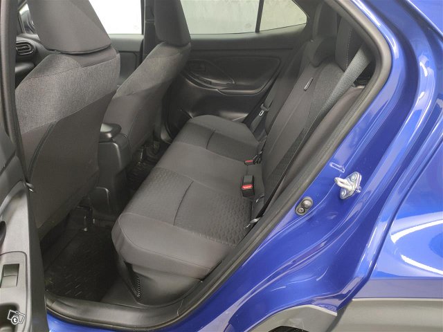 TOYOTA Yaris Cross 14