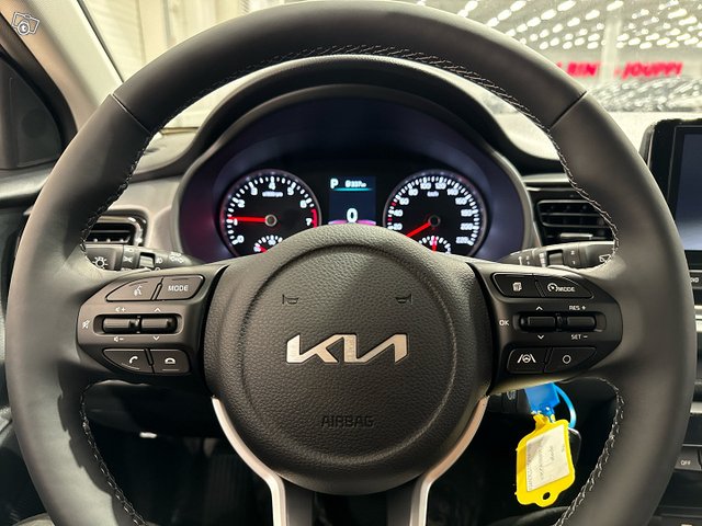 KIA Rio 19