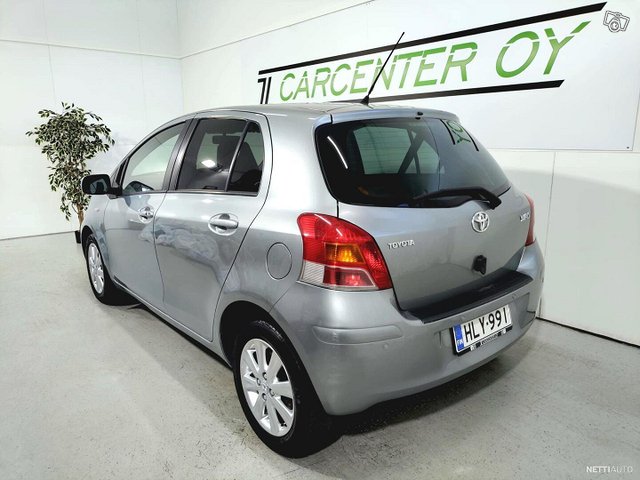 Toyota Yaris 4