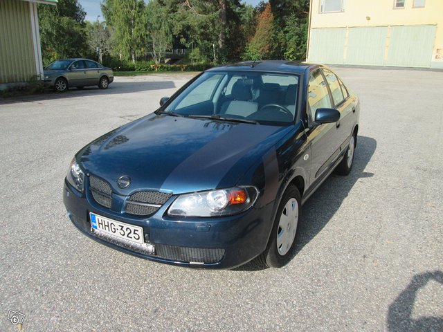 Nissan Almera