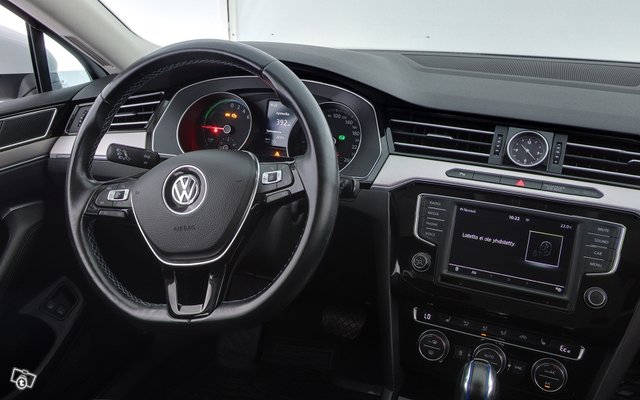 Volkswagen Passat 9