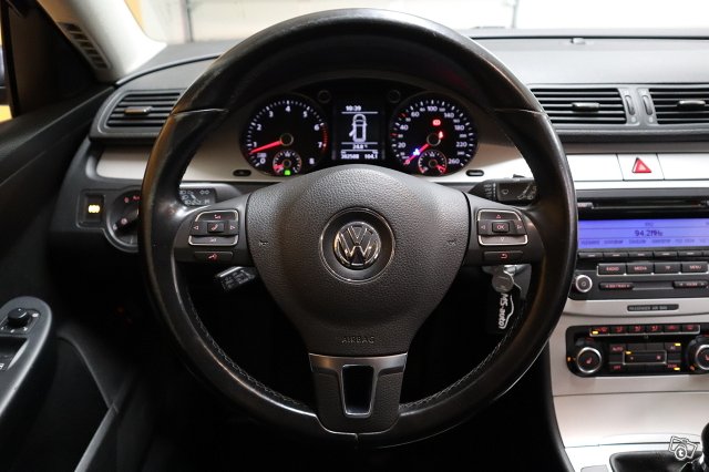 Volkswagen Passat 12