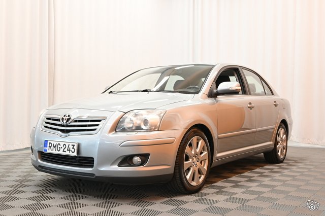 Toyota Avensis 4