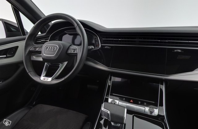 Audi Q7 11