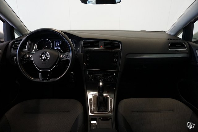 Volkswagen GOLF 8