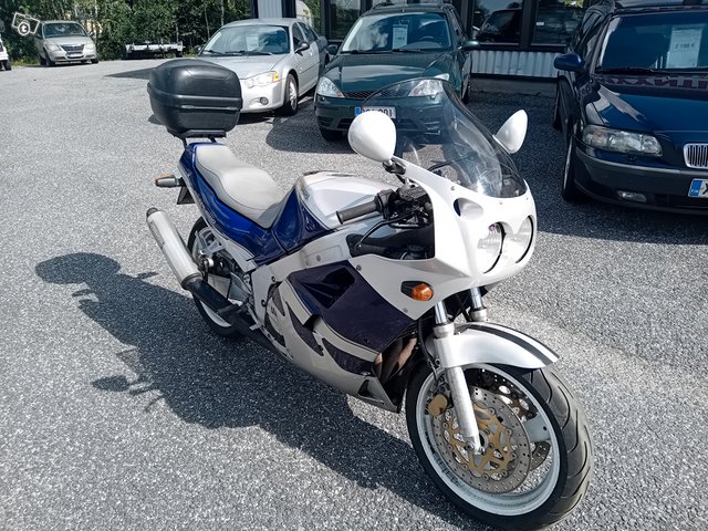 Yamaha FZR 1000 2