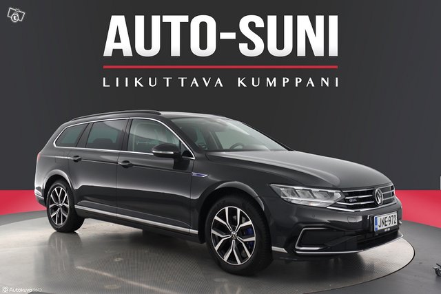 VOLKSWAGEN Passat 1