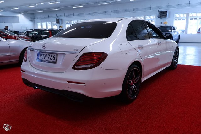 MERCEDES-BENZ E 43 AMG 5