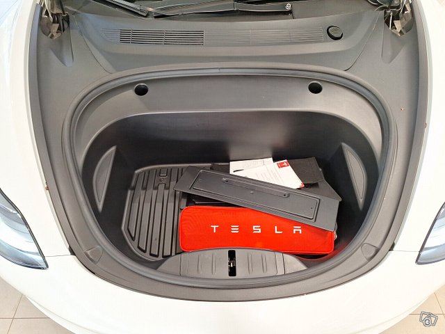 Tesla Model 3 18