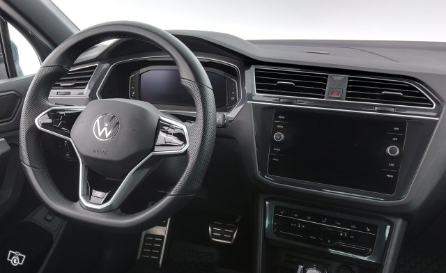 VOLKSWAGEN Tiguan 9