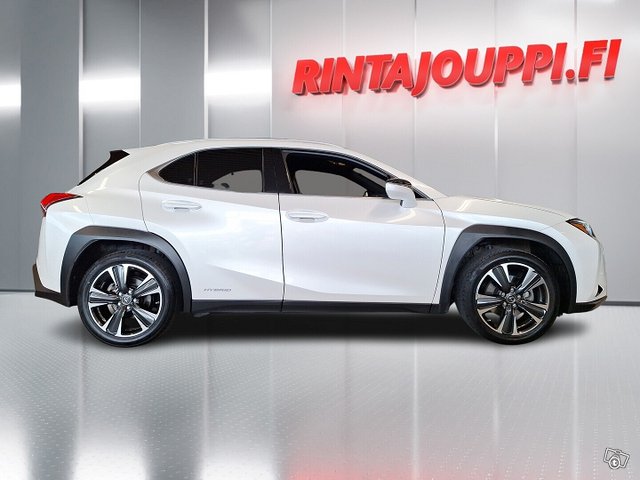 Lexus UX 6