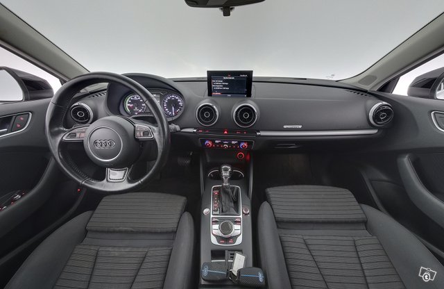 AUDI A3 8