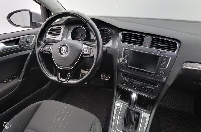 Volkswagen Golf 12