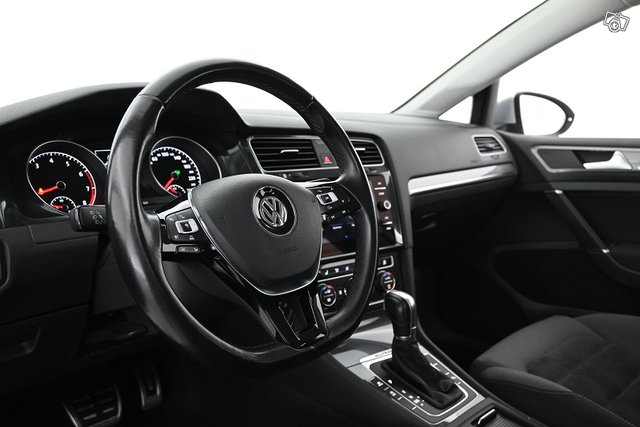 Volkswagen Golf 16